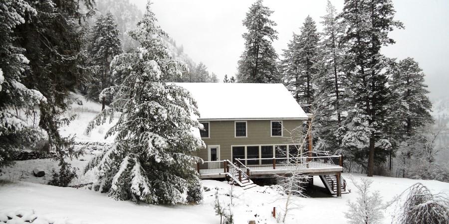 The Lodge at Palmer Lake in the snow