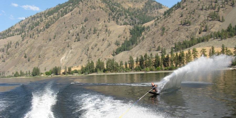 Perfect waterskiing conditions at the Lodge at Palmer Lake